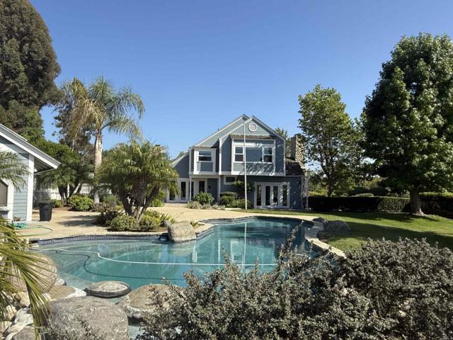 18 Gateview Drive, Fallbrook CA: https://media.crmls.org/mediaz/68a560fa-45ce-48f1-8a4b-644c2f532544.jpg