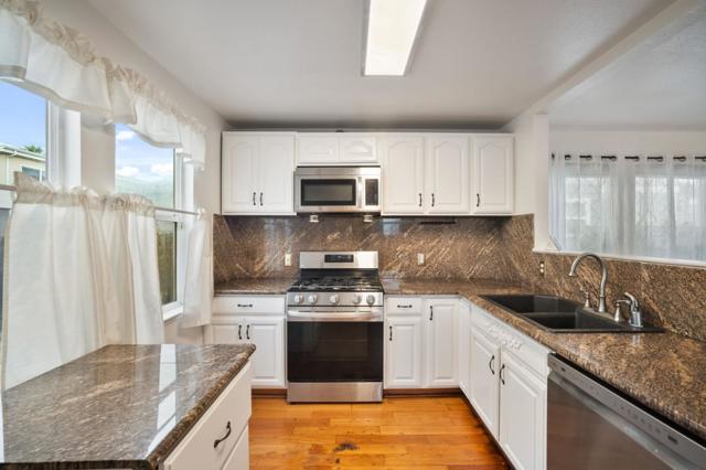 10510 East Court, Oakland CA: https://media.crmls.org/mediaz/68a618b8-7cc6-4945-9efd-d3b6196cb4bc.jpg