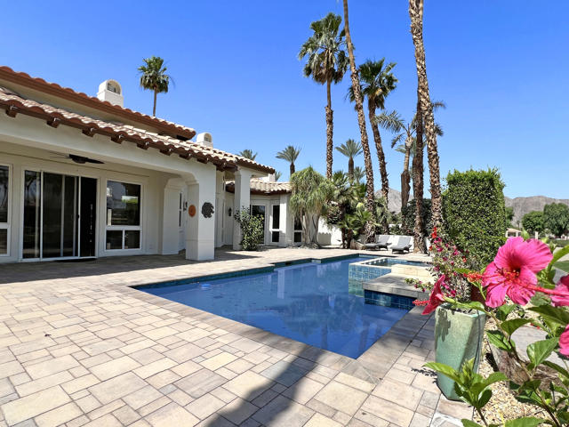 79015 Via San Clara, La Quinta CA: https://media.crmls.org/mediaz/68a70089-8eaf-41c9-b73a-8e8e3c429cf8.jpg