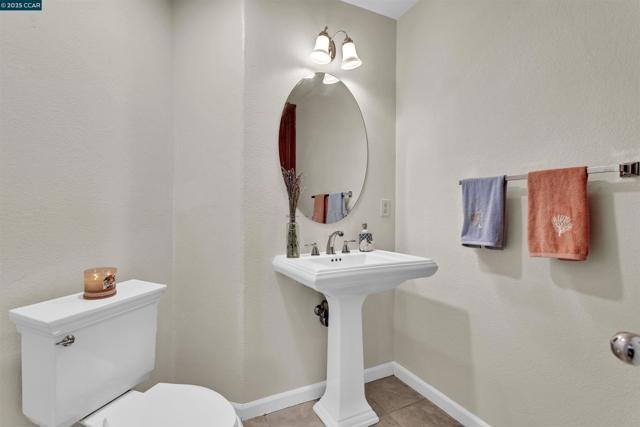 411 Summer Ln, Richmond CA: https://media.crmls.org/mediaz/68a79aa7-e676-49e4-be1b-dfbef55c5776.jpg