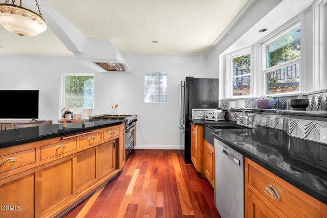 600 Woodland Drive, Sierra Madre CA: https://media.crmls.org/mediaz/68a7bbcd-c74d-46c0-9462-d31a55a04345.jpg