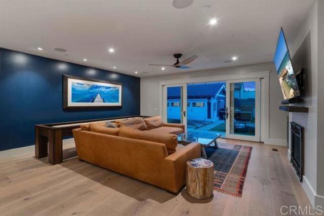 Detail Gallery Image 15 of 54 For 1027 G Ave, Coronado,  CA 92118 - 5 Beds | 3/1 Baths