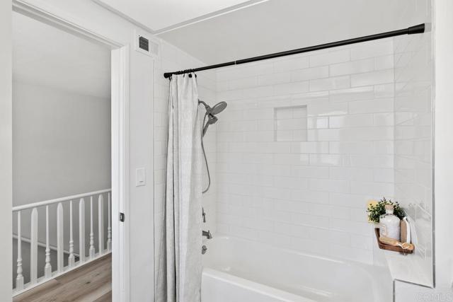 Detail Gallery Image 31 of 46 For 3542 Governor Dr, San Diego,  CA 92122 - 5 Beds | 3 Baths