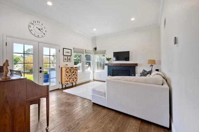 1782 E Pointe Avenue, Carlsbad CA: https://media.crmls.org/mediaz/68a8159c-dbed-4383-af66-20eb2cbd3c03.jpg