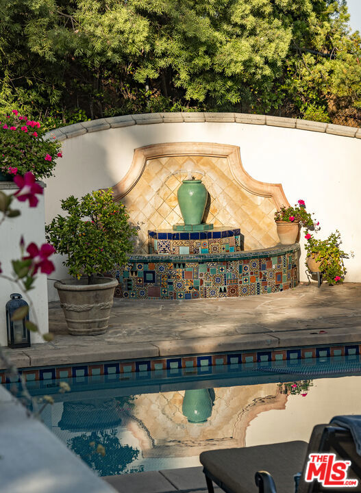 2250 N Berendo Street, Los Angeles CA: https://media.crmls.org/mediaz/68a83d18-449b-4e99-97d4-02700c963b71.jpg