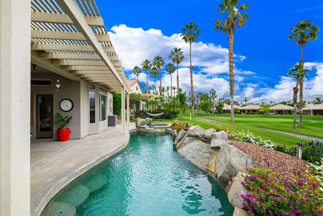 44580 S Heritage Palms Drive, Indio CA: https://media.crmls.org/mediaz/68a85254-6213-4d77-bfd6-60f3c0955b0e.jpg