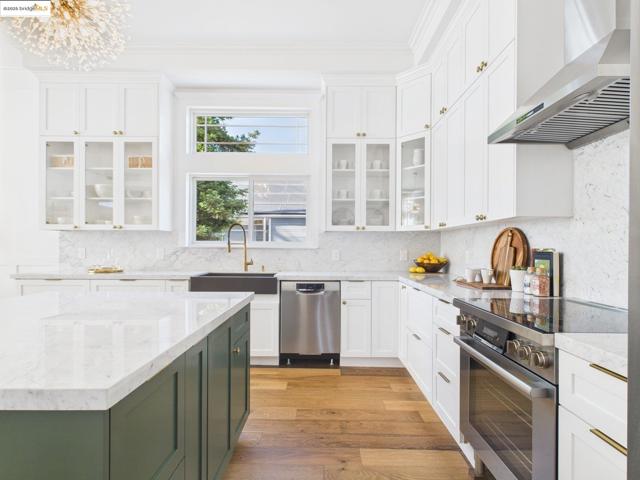 2602 Adeline St, Oakland CA: https://media.crmls.org/mediaz/68a863a9-d175-4fcd-a28c-c2a622a0322a.jpg