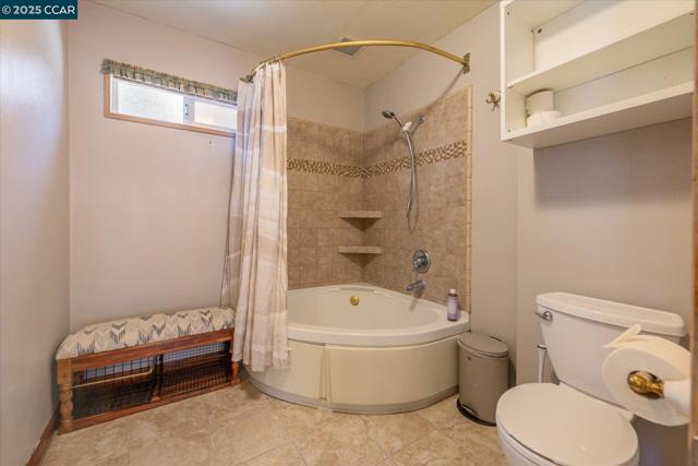12255 Sierra Dr, Truckee CA: https://media.crmls.org/mediaz/68a890de-3006-49f2-b3c8-0203f49dcb3c.jpg