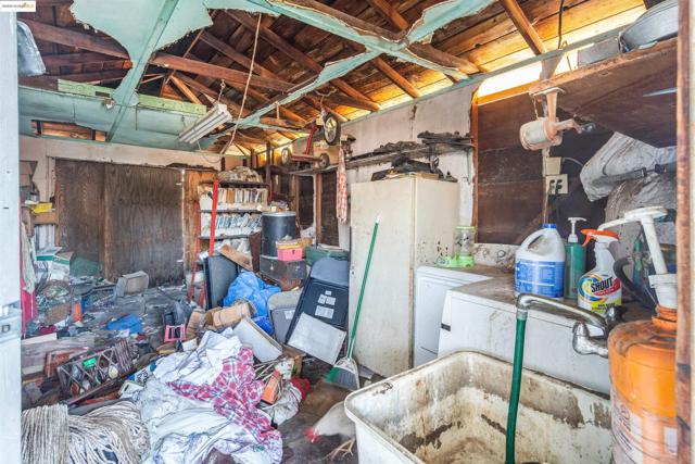 832 W 11Th St, Antioch CA: https://media.crmls.org/mediaz/68a8e57f-73f6-414b-b8cb-296beb7d6853.jpg