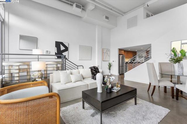 226 2nd St, Oakland CA: https://media.crmls.org/mediaz/68a8ff61-8991-47fe-833b-a9a2407d42f2.jpg