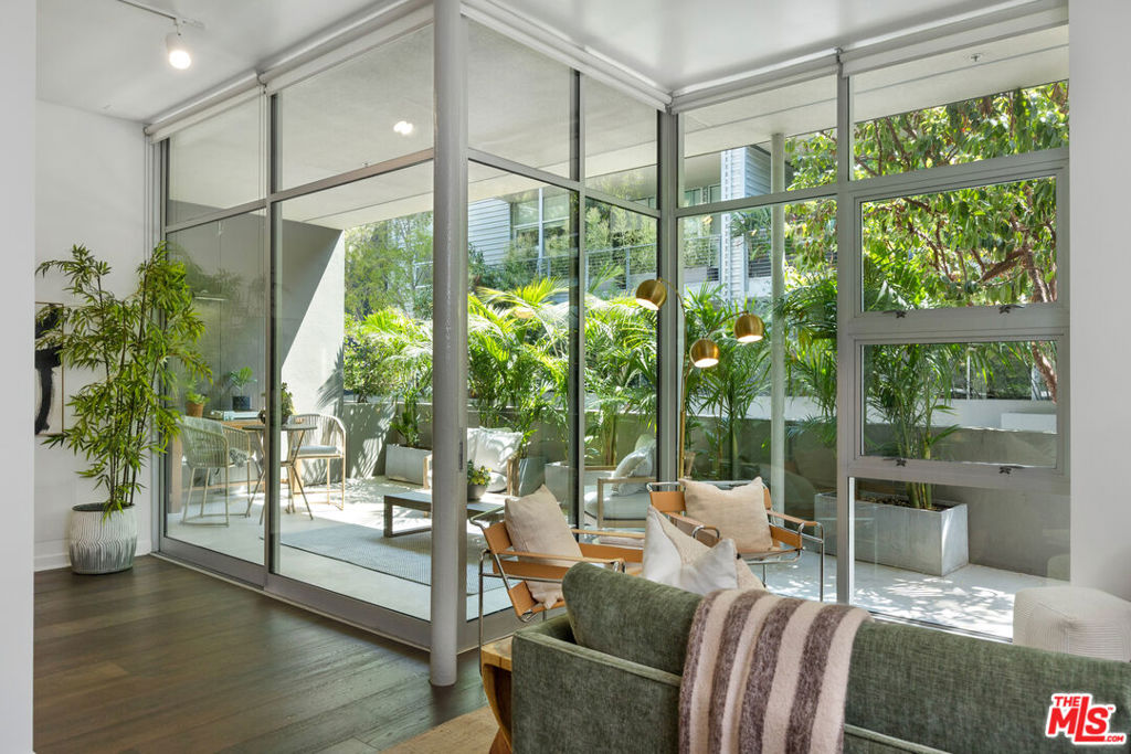 4080 Glencoe Avenue #104