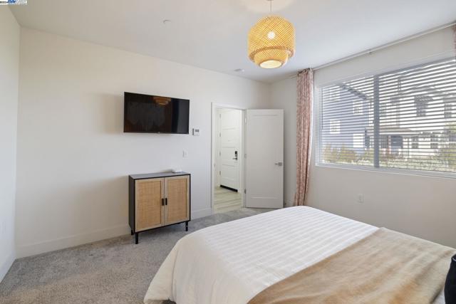 Image 7 of 39 For 9572 Seawind Way