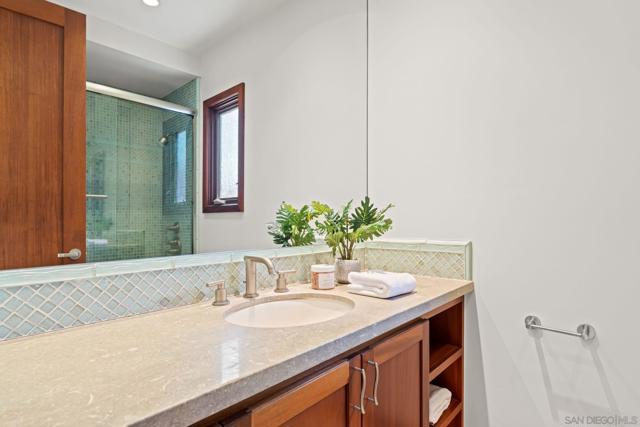 354 Ocean View Ave, Del Mar CA: https://media.crmls.org/mediaz/68aa01e5-f032-4f3e-bc68-55a14fdde3ea.jpg