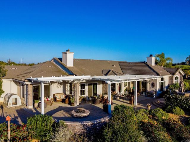Detail Gallery Image 2 of 36 For 28623 Willow Park Rd, Escondido,  CA 92026 - 3 Beds | 3 Baths