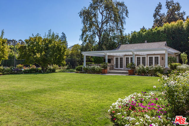 5200 Encino Avenue, Encino CA: https://media.crmls.org/mediaz/68aa954f-0a1c-4c87-87a0-54d6d125053b.jpg