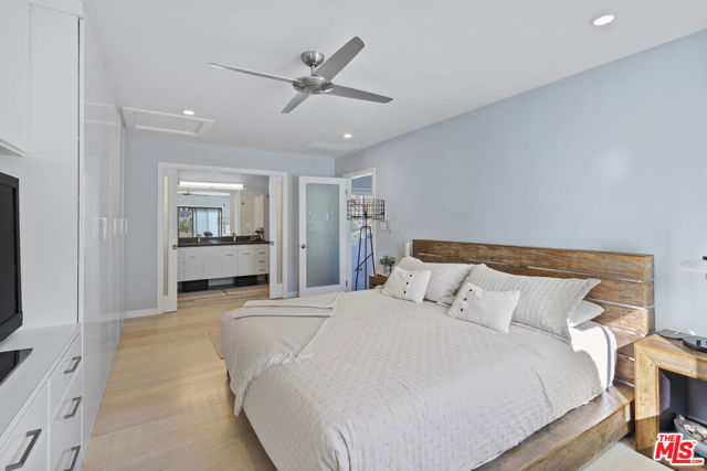 1362 Palisades Beach Road, Santa Monica CA: https://media.crmls.org/mediaz/68ab9c1d-61ac-44ae-81df-0af910191e6b.jpg