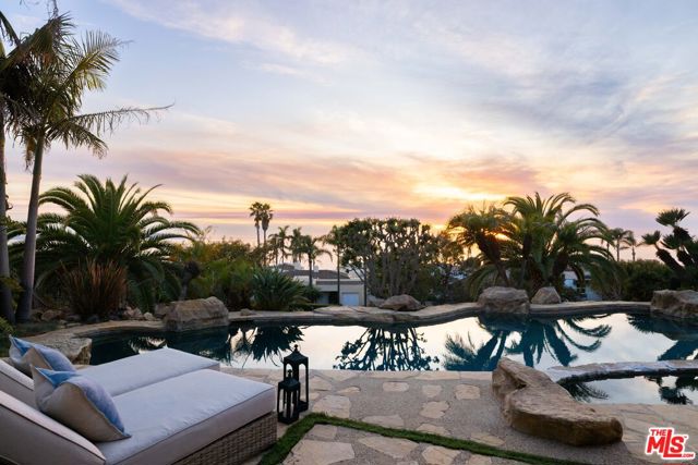 93 Laurel Drive, Rancho Palos Verdes CA: https://media.crmls.org/mediaz/68abcd87-ed5e-40fd-becc-ede5cb048b73.jpg