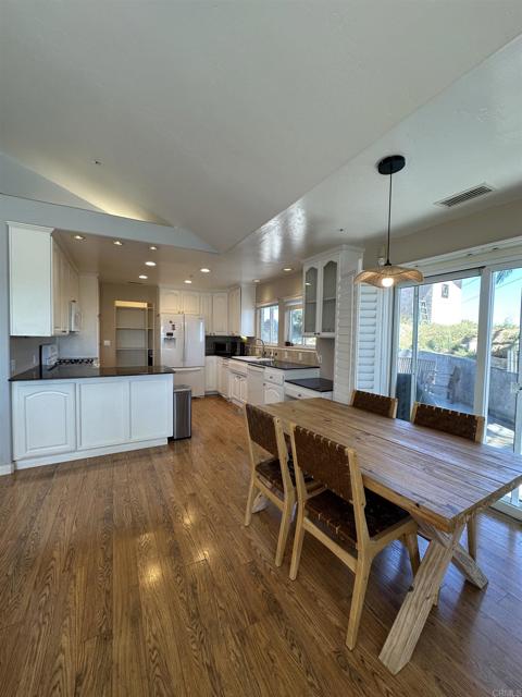 Detail Gallery Image 4 of 17 For 945 Deodar Rd, Escondido,  CA 92026 - 3 Beds | 3 Baths