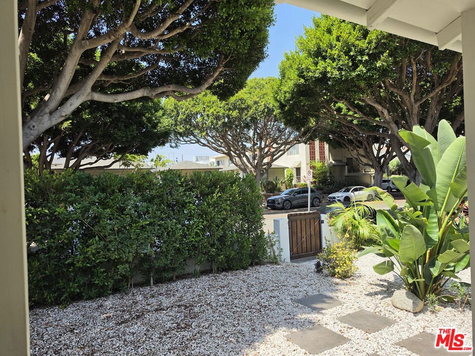 2310 Oak Street — Bungalow