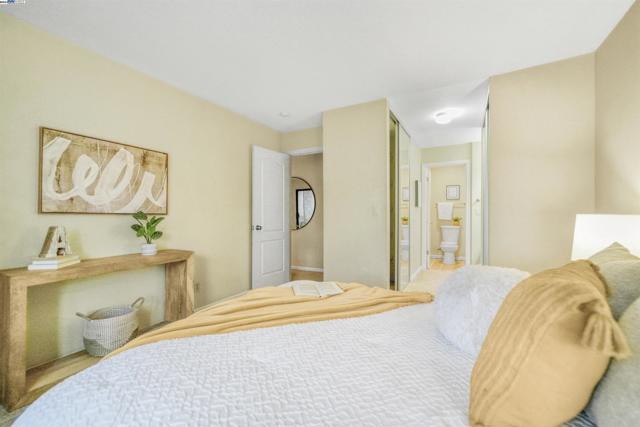 Image 35 of 60 For 2250 Monroe St  260