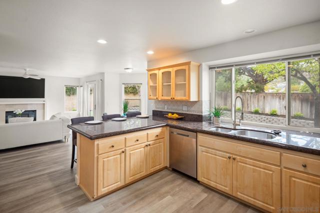 13358 Twin Circle Ct, Poway CA: https://media.crmls.org/mediaz/68ae8f38-84e7-490e-920d-d24dc613448f.jpg