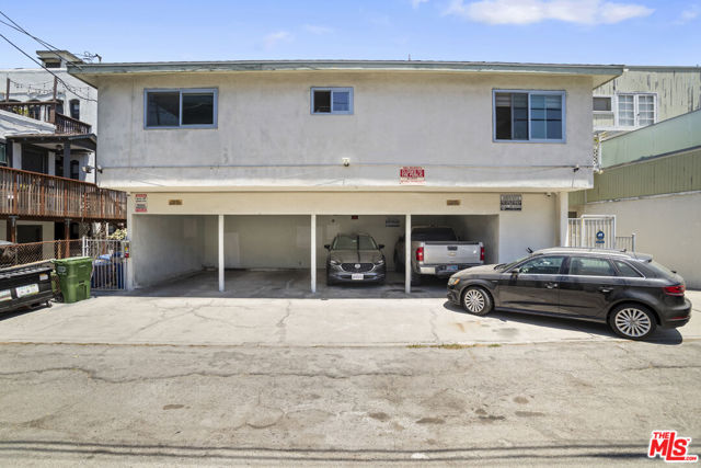 1411 Innes Place, Venice CA: https://media.crmls.org/mediaz/68af0598-93b5-457e-93fe-0e8c0fc90757.jpg