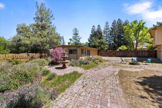 26388 Ginny Lane, Los Altos Hills CA: https://media.crmls.org/mediaz/68af1726-b72c-4640-98e5-12d98a2201b1.jpg