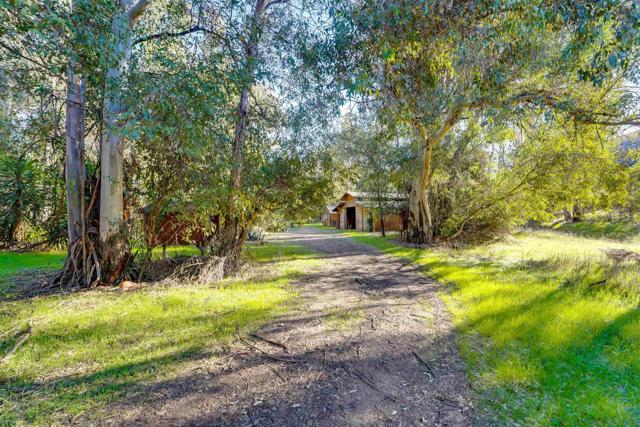 18408 Sweet Ln, Ramona CA: https://media.crmls.org/mediaz/68b023d7-d444-40e2-a508-6b7a00f43047.jpg