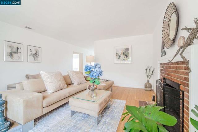 Image 3 of 41 For 2815 San Luis St