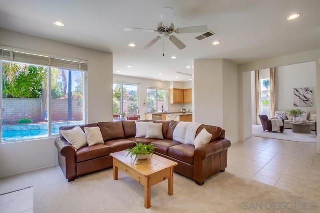11841 Treewind Ct, San Diego CA: https://media.crmls.org/mediaz/68b0f608-4822-49c7-8a27-83058c541392.jpg