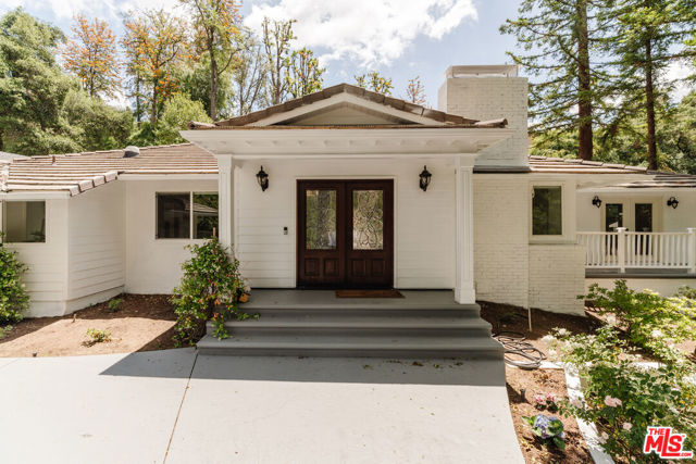 15514 Del Gado Drive, Sherman Oaks CA: https://media.crmls.org/mediaz/68b14848-f82a-4085-834e-f00679fb599c.jpg