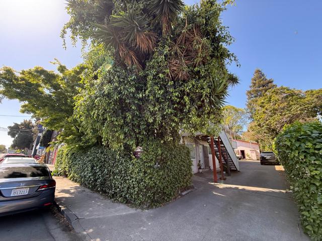 1879 Woodland Avenue, East Palo Alto CA: https://media.crmls.org/mediaz/68b178a2-4130-4008-9c70-9141cb974afd.jpg
