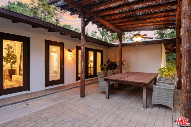 4745 Caritina Drive, Tarzana CA: https://media.crmls.org/mediaz/68b24866-f301-44f5-a872-38bda9444721.jpg