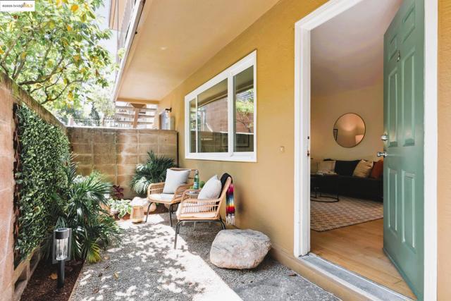 1337 Henry Street, Berkeley CA: https://media.crmls.org/mediaz/68b25530-fedb-42c5-9526-aa8061b0f3c5.jpg