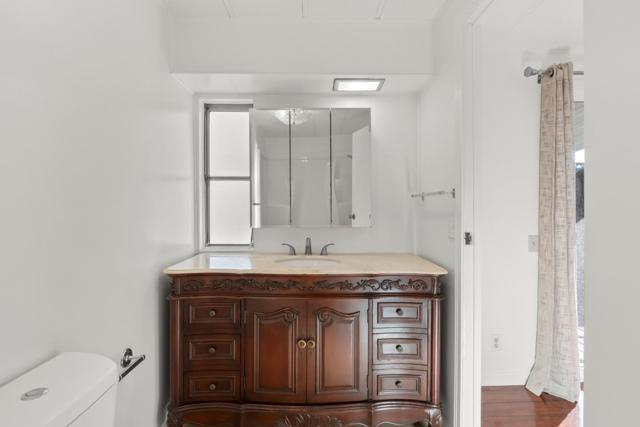 19 Dolphin Court, Half Moon Bay CA: https://media.crmls.org/mediaz/68b28347-08ec-4330-b050-17a063de63d2.jpg