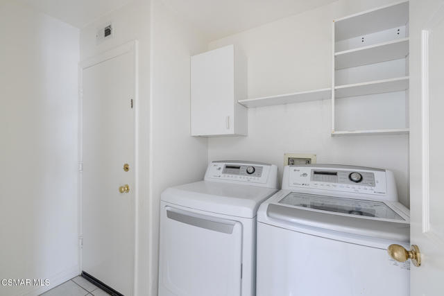 525 Myrtle Court, Oak Park CA: https://media.crmls.org/mediaz/68b34792-cb17-49a5-b1b4-27c2626f9102.jpg