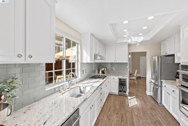 47 Summer Hill Court, Danville CA: https://media.crmls.org/mediaz/68b3923a-8ab5-4283-aa9d-2a6557c18cff.jpg