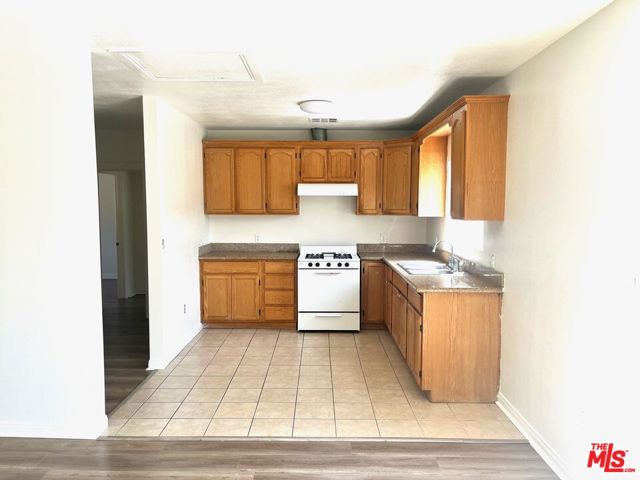 1256 W 25th Street, Los Angeles CA: https://media.crmls.org/mediaz/68b41400-aaa8-43b4-916d-69dc2983963d.jpg