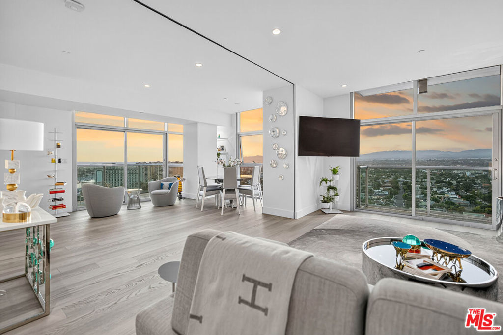13700 Marina Pointe Drive #1911