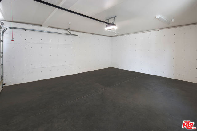 2005 Bellevue Avenue, Los Angeles CA: https://media.crmls.org/mediaz/68b4b0a5-90fd-4409-9c9e-e733f4816917.jpg