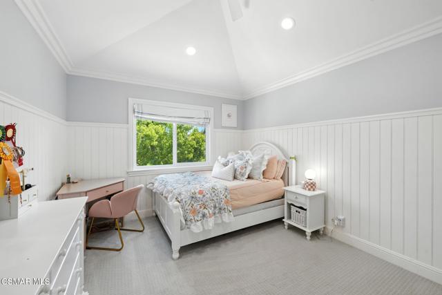 3225 Bear Creek Drive, Newbury Park CA: https://media.crmls.org/mediaz/68b57799-2d3a-4592-9e53-4c8184ea0835.jpg
