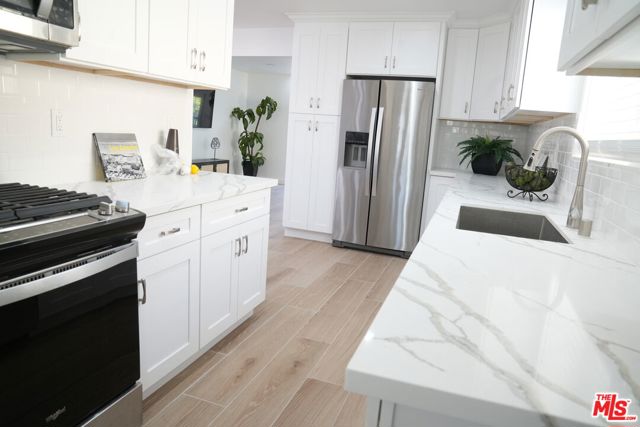 4243 W 58th Place, Los Angeles CA: https://media.crmls.org/mediaz/68b59ccb-22d3-47bd-8c6f-3aadae21da02.jpg