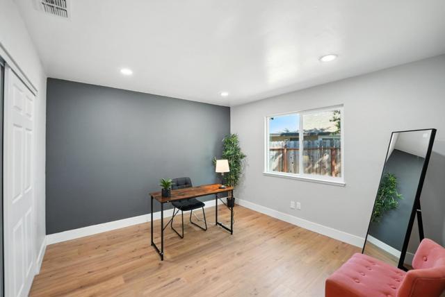 1190 Rio Norte Way, Sacramento CA: https://media.crmls.org/mediaz/68b5c647-0c8c-40ad-84a2-8eea9d4fc0a5.jpg
