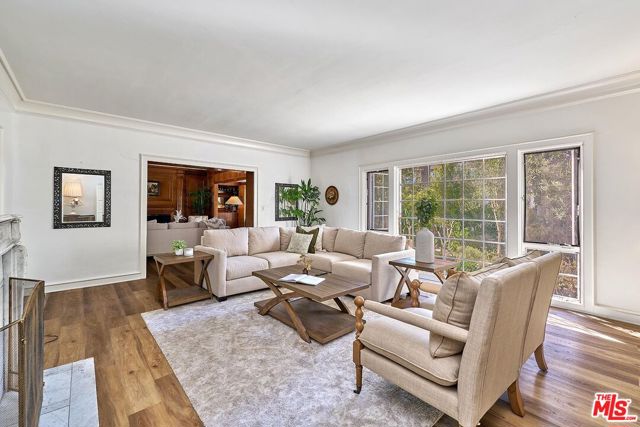 728 S Windsor Boulevard, Los Angeles CA: https://media.crmls.org/mediaz/68b64f91-cf64-4b7c-955c-b5958f9d3d70.jpg