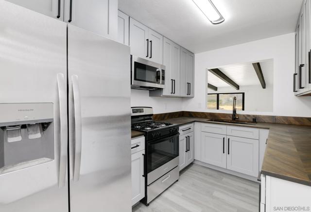 307 S Belmont Ave, National City CA: https://media.crmls.org/mediaz/68b6fbe3-d71a-4d2b-8b9f-ce2234e85253.jpg