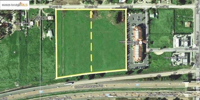 10792 W Larch RD, Tracy CA: https://media.crmls.org/mediaz/68b705a1-98ce-4811-972a-f0d552764cf5.jpg