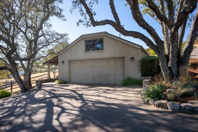 31 Asoleado Place, Carmel Valley CA: https://media.crmls.org/mediaz/68b7e45a-3696-40a0-b7ca-b581e29ac635.jpg