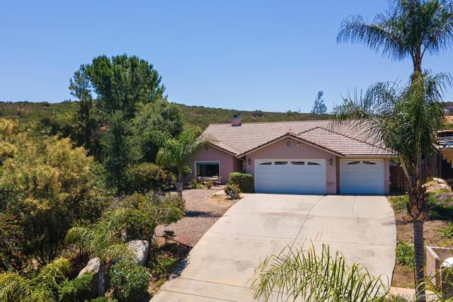 25151 Hereford Dr, Ramona CA: https://media.crmls.org/mediaz/68b7ef2b-6742-4e40-95ed-f47edf3bd3f5.jpg