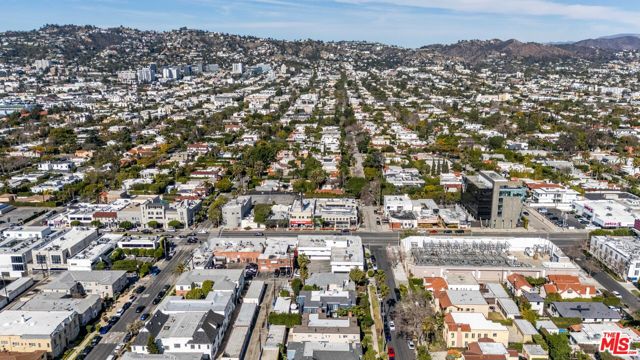 139 N Harper Avenue, Los Angeles CA: https://media.crmls.org/mediaz/68b8492a-1dc0-4fca-b961-84cee4e47f6a.jpg