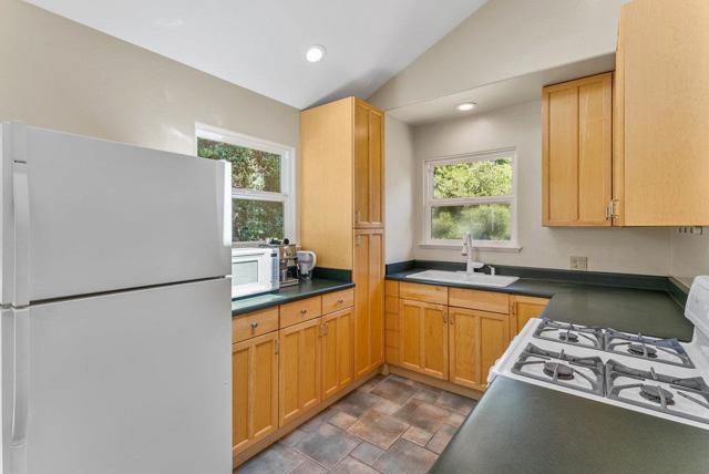 825 Skyward Drive, Aptos CA: https://media.crmls.org/mediaz/68b8a41d-44b1-41a8-8f8e-165cd94b0635.jpg